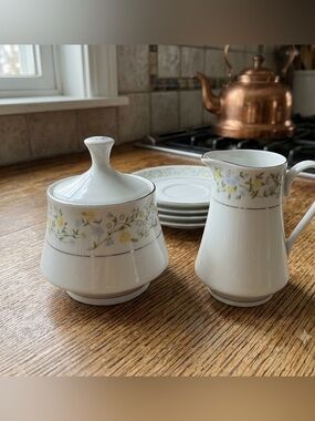 Crown Ming Fine China sugar bowl and creamer set